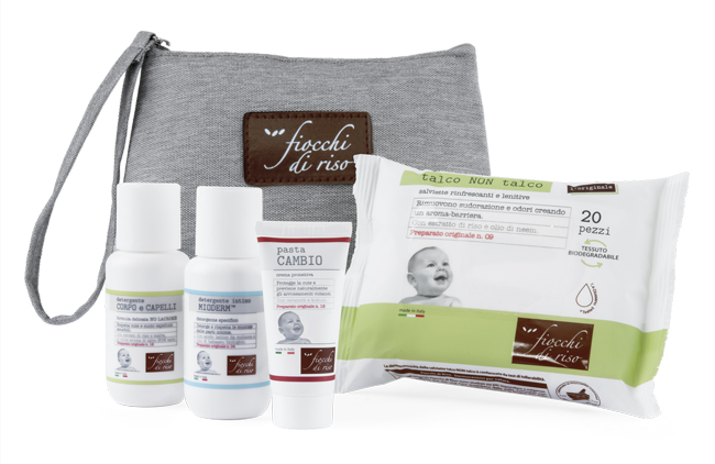 FIOCCHI DI RISO COFANETTO BEBE' PASTA CAMBIO 15 ML + DETERGENTE CORPO E CAPELLI TALCO 50 ML + DETERGENTE INTIMO MIODERM 50 ML + 20 SALVIETTE TALCO NON TALCO + POCHETTE - farmacia187.it